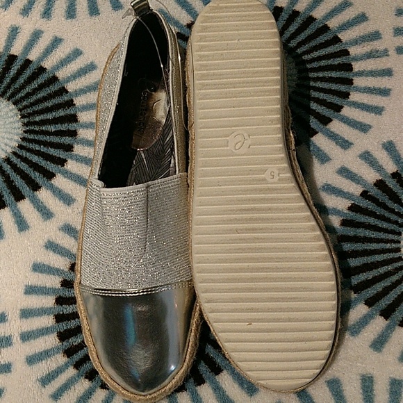 Flats - Picture 2 of 2